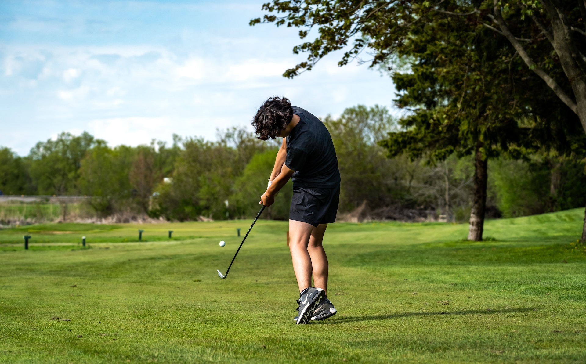 Read more about the article Golfin salaisuudet paljastettu – opi lyömään täydellisiä draiveja!